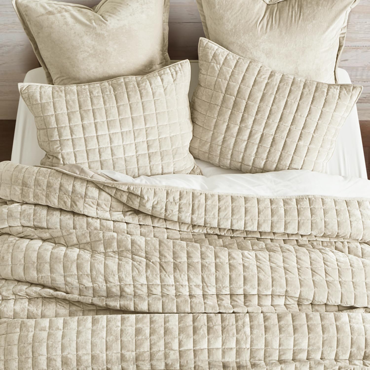 RECYCO Luxury Velvet Quilt Set King Size Bedding Sets, Ultra Soft Velvet Comforter Set, Lightweight Channel Box Stitch Oversized Bedspread Coverlet for All Season, with 2 Shams, Beige